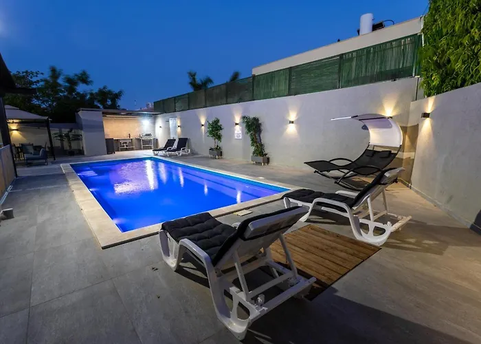 Yalarent Caesar\'S Villa With Private Pool
